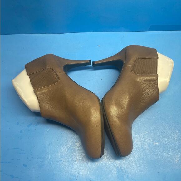 Me Too Megan Brown Leather Ankle Bootie Women's size 8 3" Heel - Picture 8 of 10